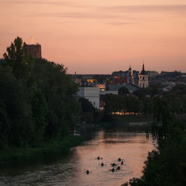 Naktinis plaukimas Nerimi Vilniuje